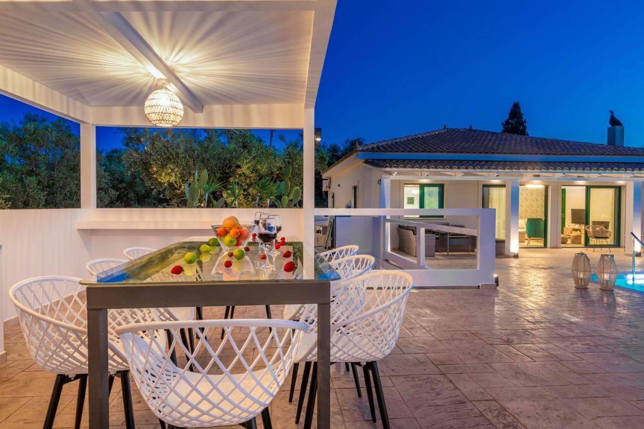 Farao Villa Kypseli ภายนอก รูปภาพ
